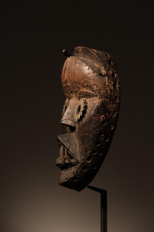 Dan Mask Ivory Coast
Wood and metal H 19 centimeters, Provenance: Franco Monti Milano Italy
Price 7000 euros