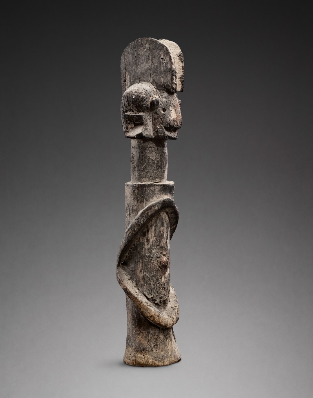 Wurkun figure Nigeria
Wood H : 46 cm
Provenance: Anne et Jacques Kerchache,Paris
Published: Nigeria, collection Jacques Kerchache, Paris,2006
Exhibited : Paris, Arte y Ritual and Galerie Alan Bovis september 2006